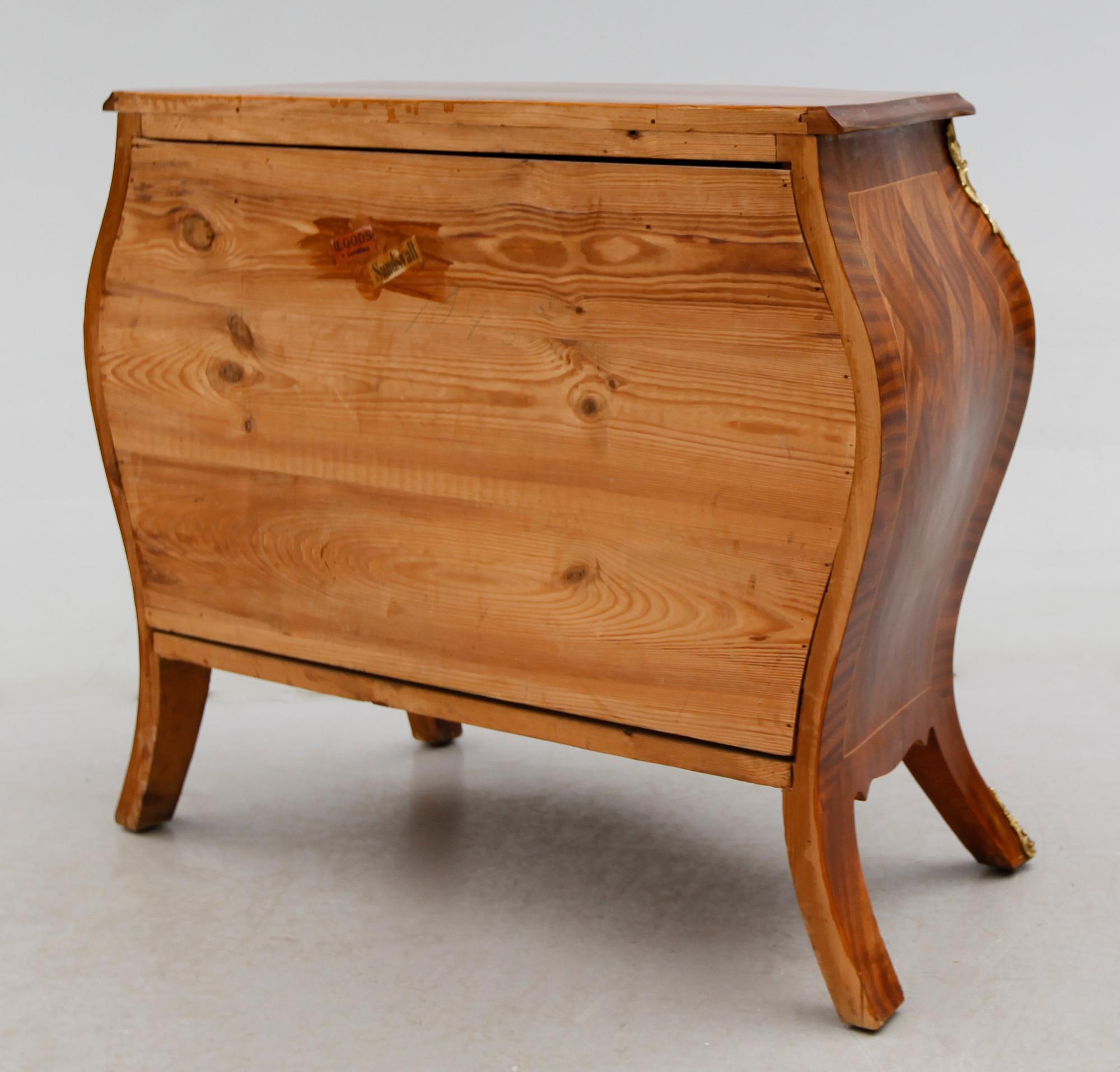 BYRÅ, rokokostil, 1900-talets första hälft.