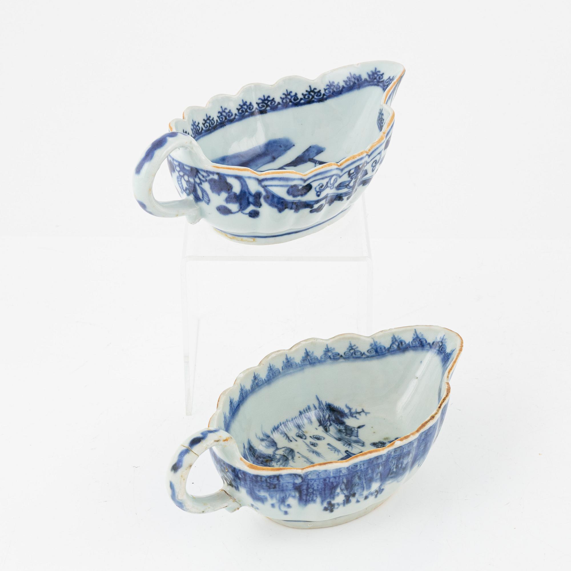 Vaser, ett par, Kina, Kangxi-stil, 1800-tal, Såssnipor, ett par, 17/1800-tal, samt ett fat, Kina, Qianlong (1736-95).