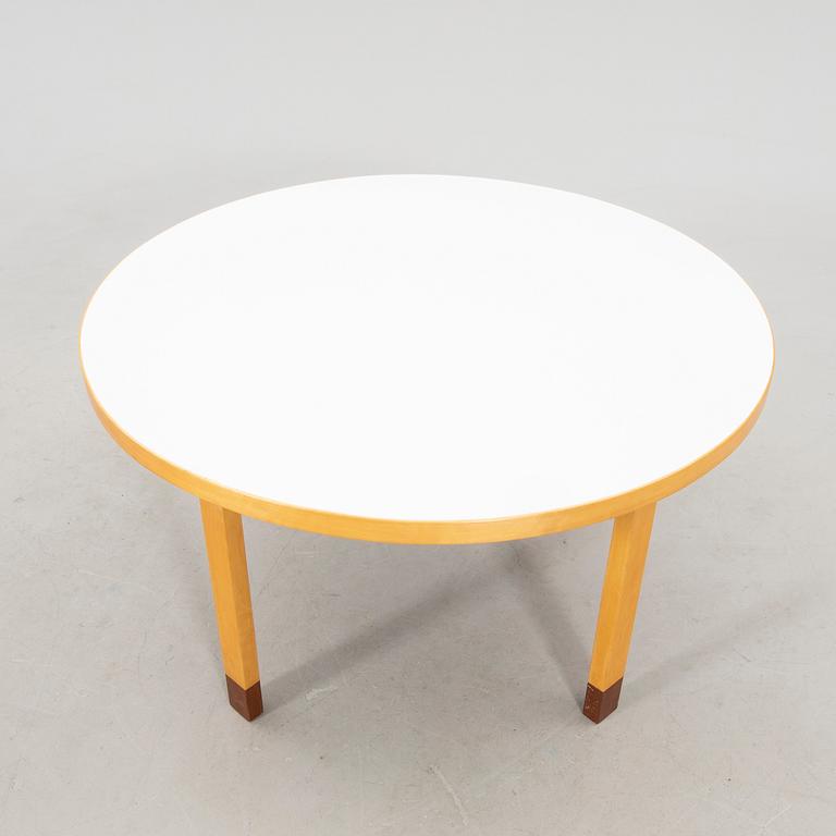 Alvar Aalto, matbord, modell 91, Artek, Finland, sent 1900-tal.
