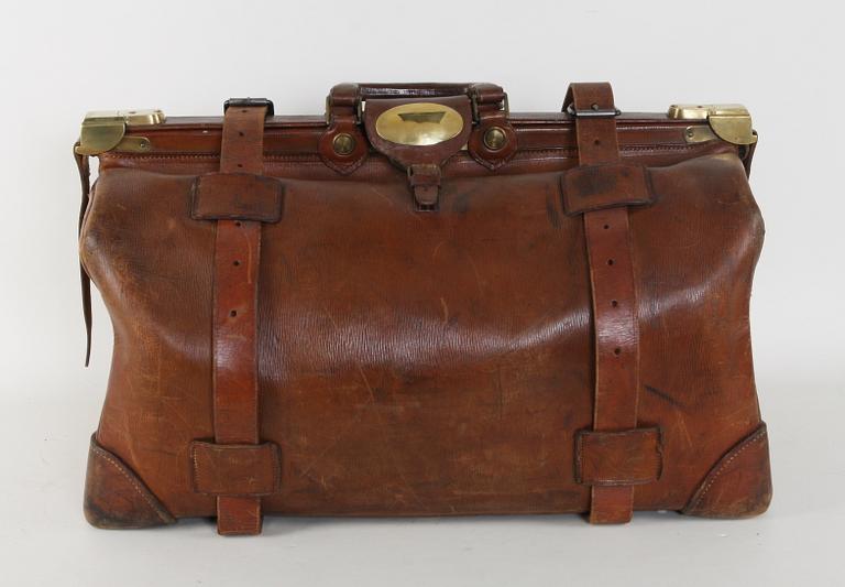 BARNMORSKEVÄSKA, läder.