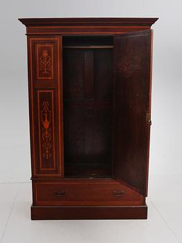 KLÄDSKÅP, England, 1900-talets första hälft.