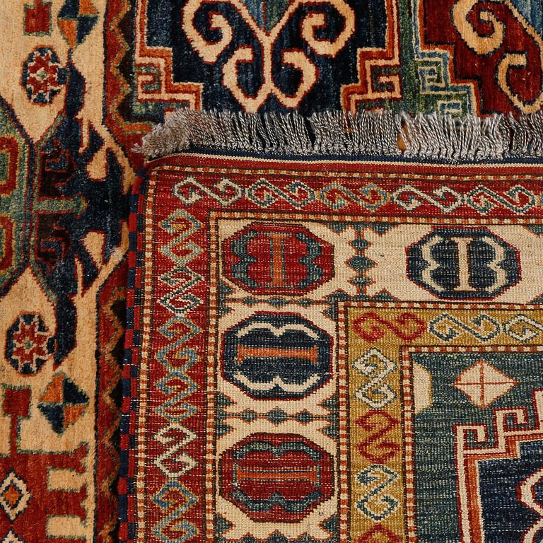 MATTA, Kaukasien, 1900-talets senare del, 209 x 148 cm.