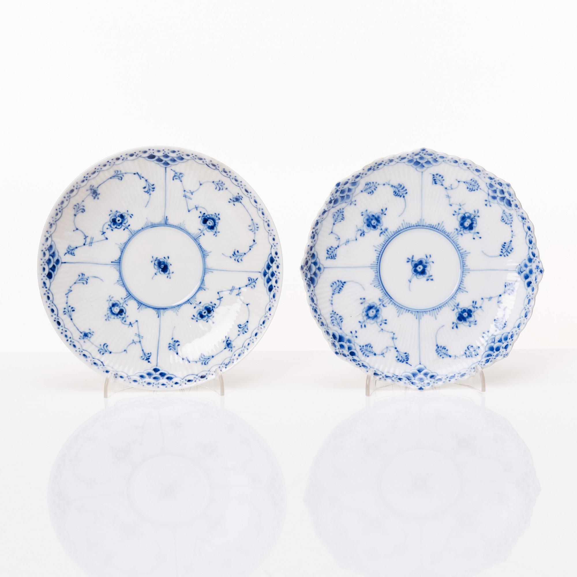 Royal Copenhagen, a 107 pieces 'Musselmalet' porcelain service, 20th century.