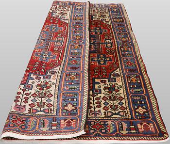 A Hamadan rug, 213 x 138 cm.