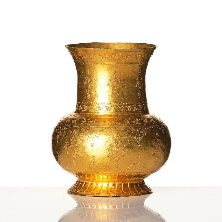 A rare gold vase, China or Central Asia, 12th-14th century.