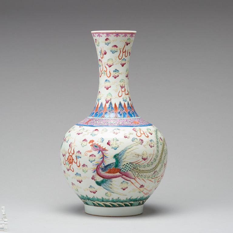 A famille rose vase, late Qing dynasty.