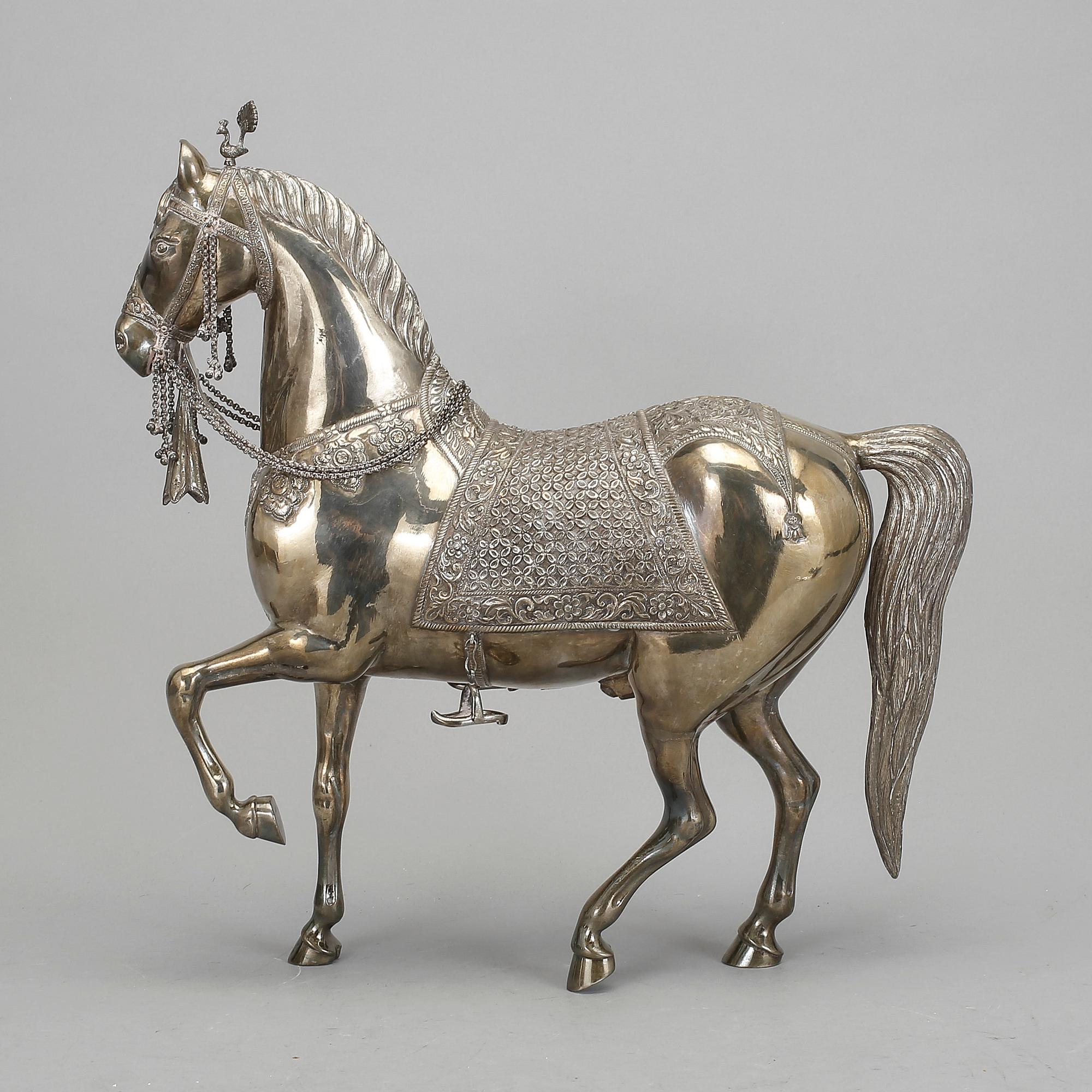 SKULPTUR, silver 925, möjligen Indien, 1900-talets andra hälft. Total vikt ca 3,4 kg.
