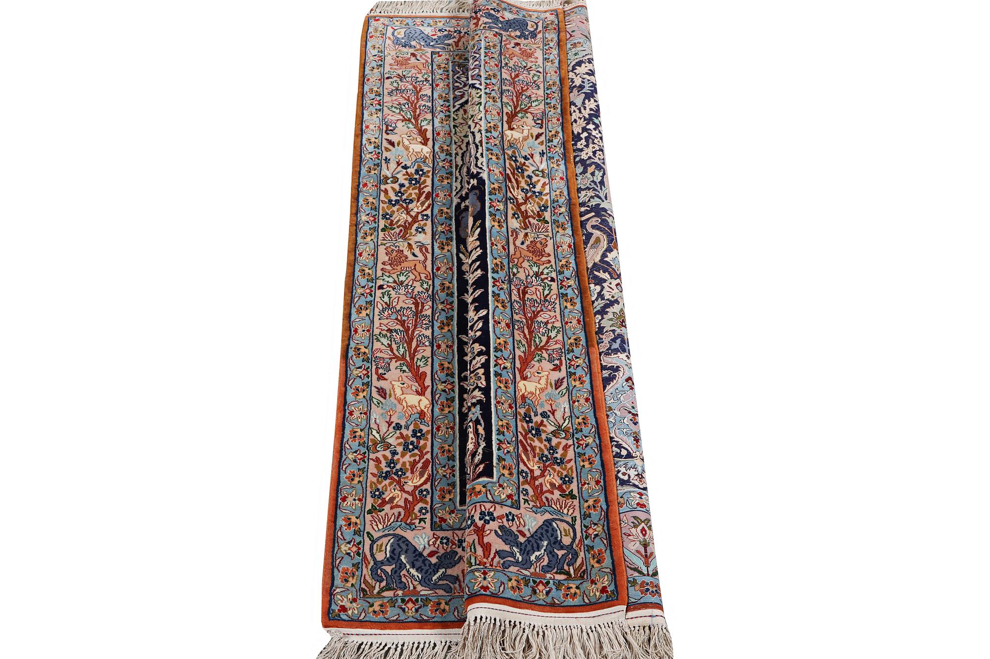 Matta, Isfahan, part silk, ca 159 x 103 cm.