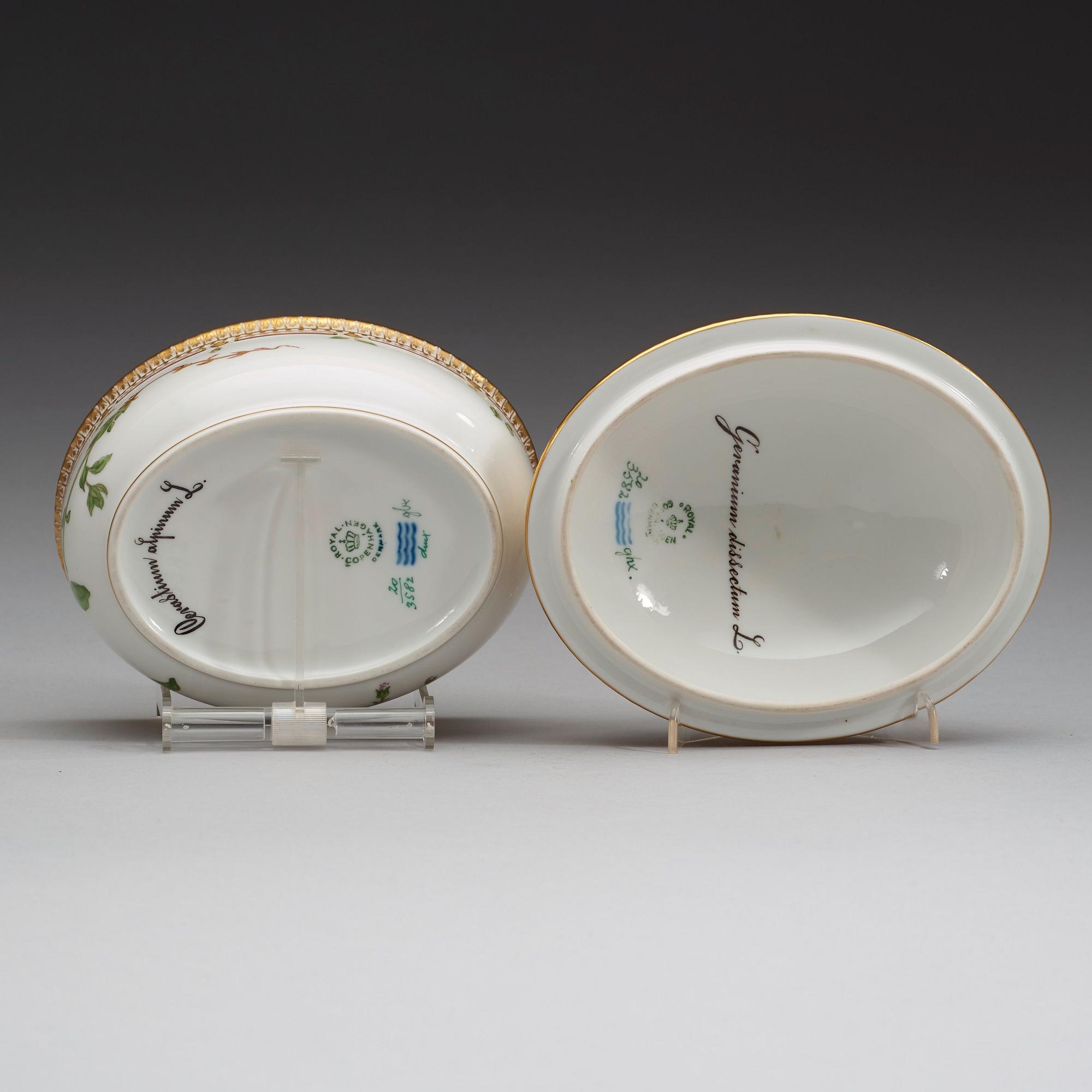 A Royal Copenhagen 'Flora Danica' bonboniere with cover, Denmark, 20th Century.