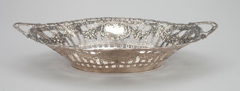 SKÅL, silver, Koivula, Joensuu 1962. Vikt ca 426 g.