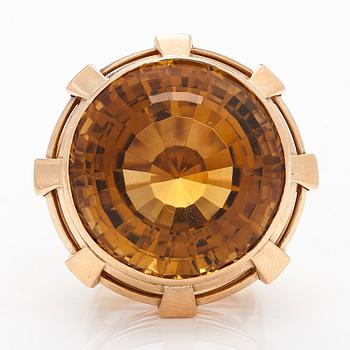Ring, 14K gold with citrine. Kaisaniemi Clock and gold 1964.