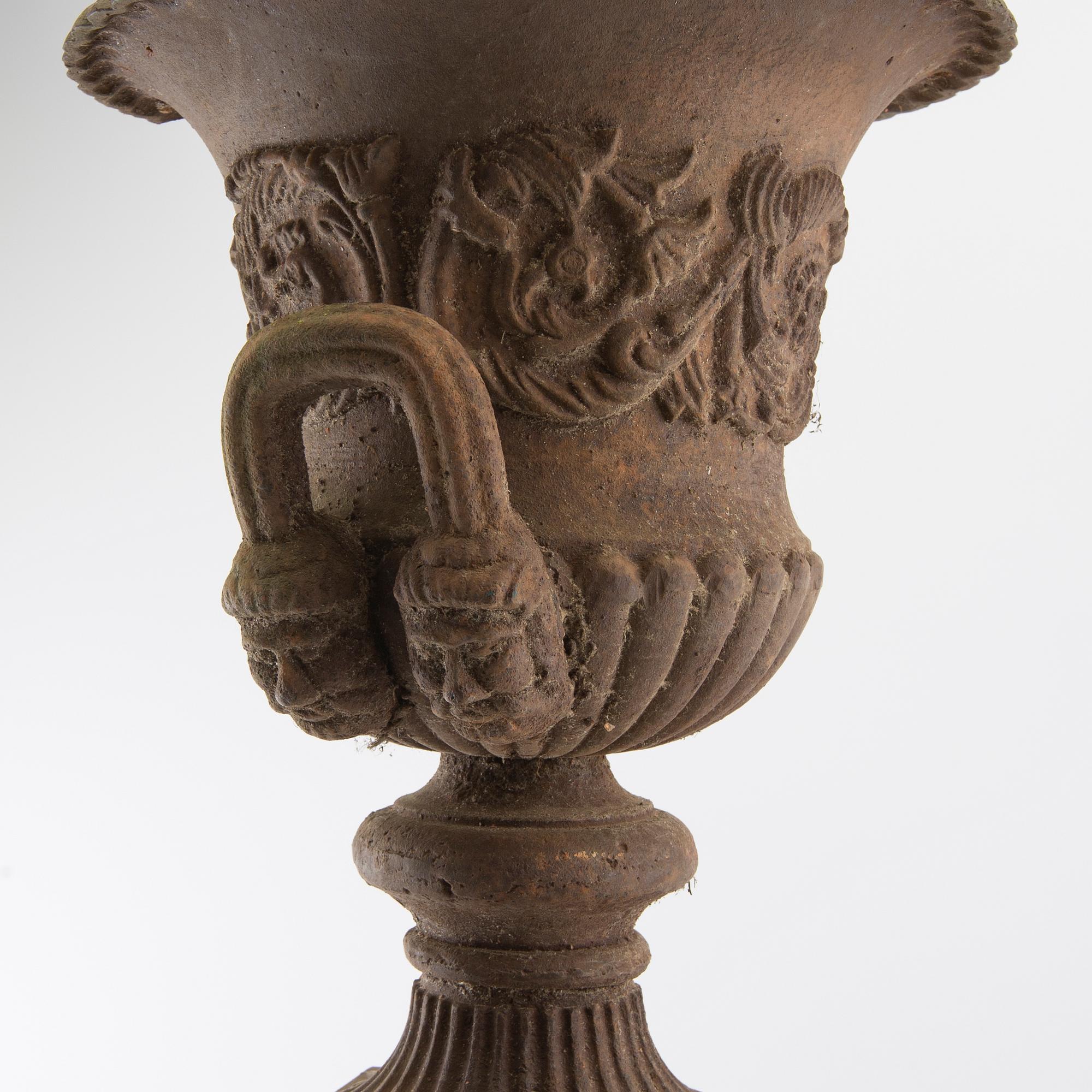 Garden urn with pedestal 20th century cast iron.