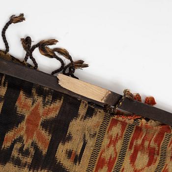 A semi-antique Sumba Ikat Hinggi, Indonesia. Ca 98 x 57 cm.