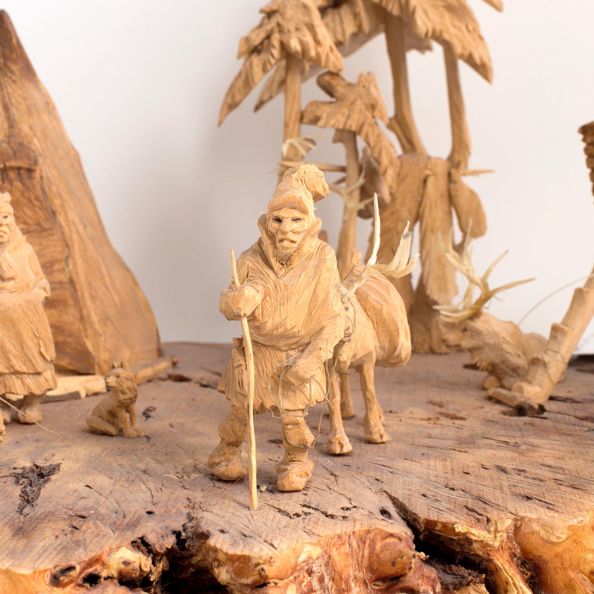 MARTIN STENSTRÖM, Jutsajaure, skulpturgrupp, snidat trä, signerad M.S. och daterad Jutsajaure 1987.