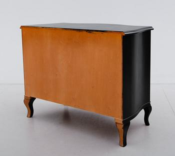 BYRÅ, rokokostil, 1900-talets andra hälft.