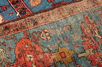 A carpet, antique Heriz/Bakshaish, ca 633-645 x 321-328,5 cm.