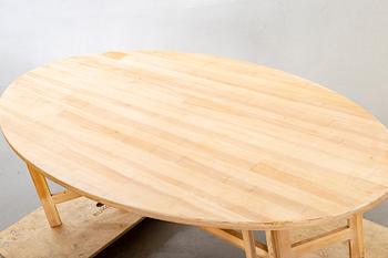 A PINE WOOD FOLDING DINNER TABLE DESIGNED BY OLOF PIRA.