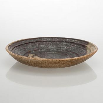 Annikki Hovisaari, skålfat, chamotterat stengods, signerad AH Arabia.