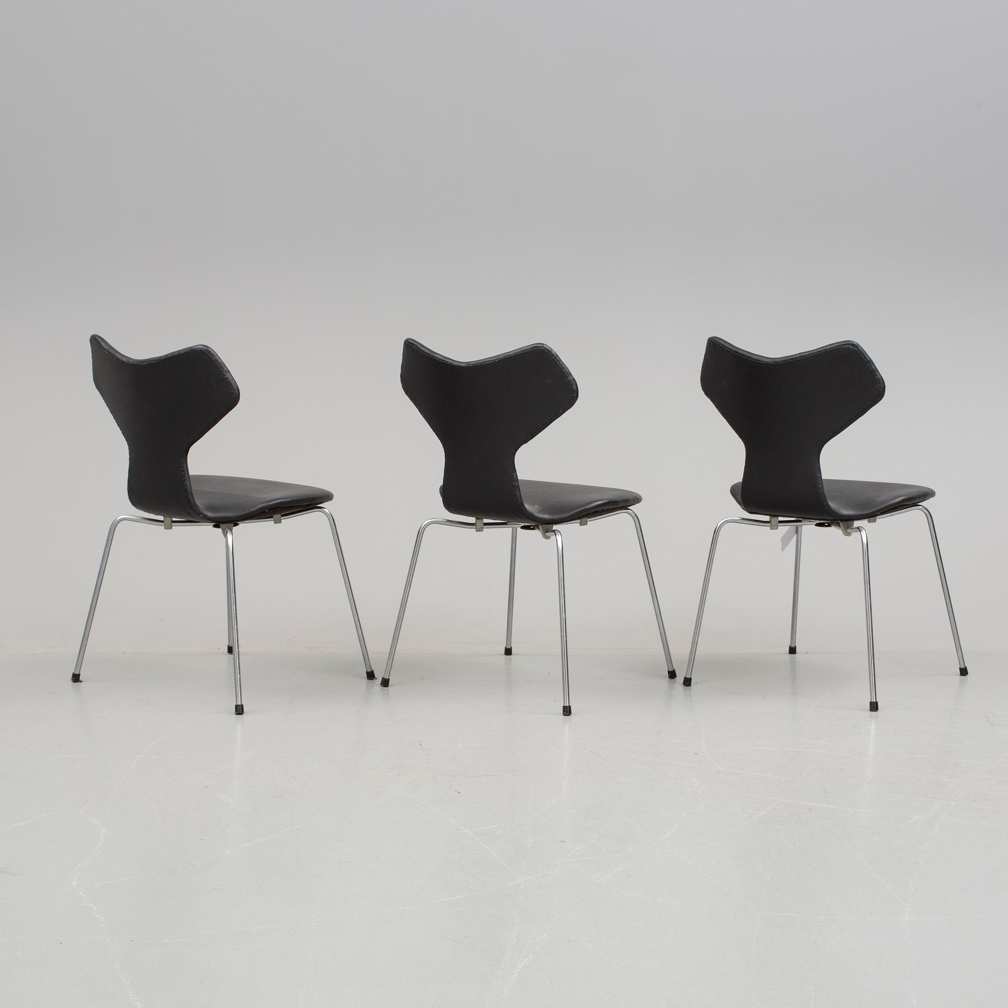 STOLAR, 3 stycken, "Grand Prix", Arne Jacobsen, 1900-talets andra hälft. Modellen formgiven 1955.