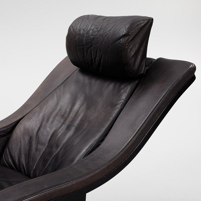 Takashi Okamura & Erik Marquardsen, a "Wave" armchair with ottoman, Nelo, 1970's.