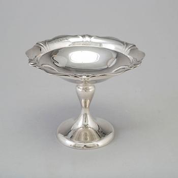 J GLOSTER LTD, a silver bowl from Birmingham, England, 1926.