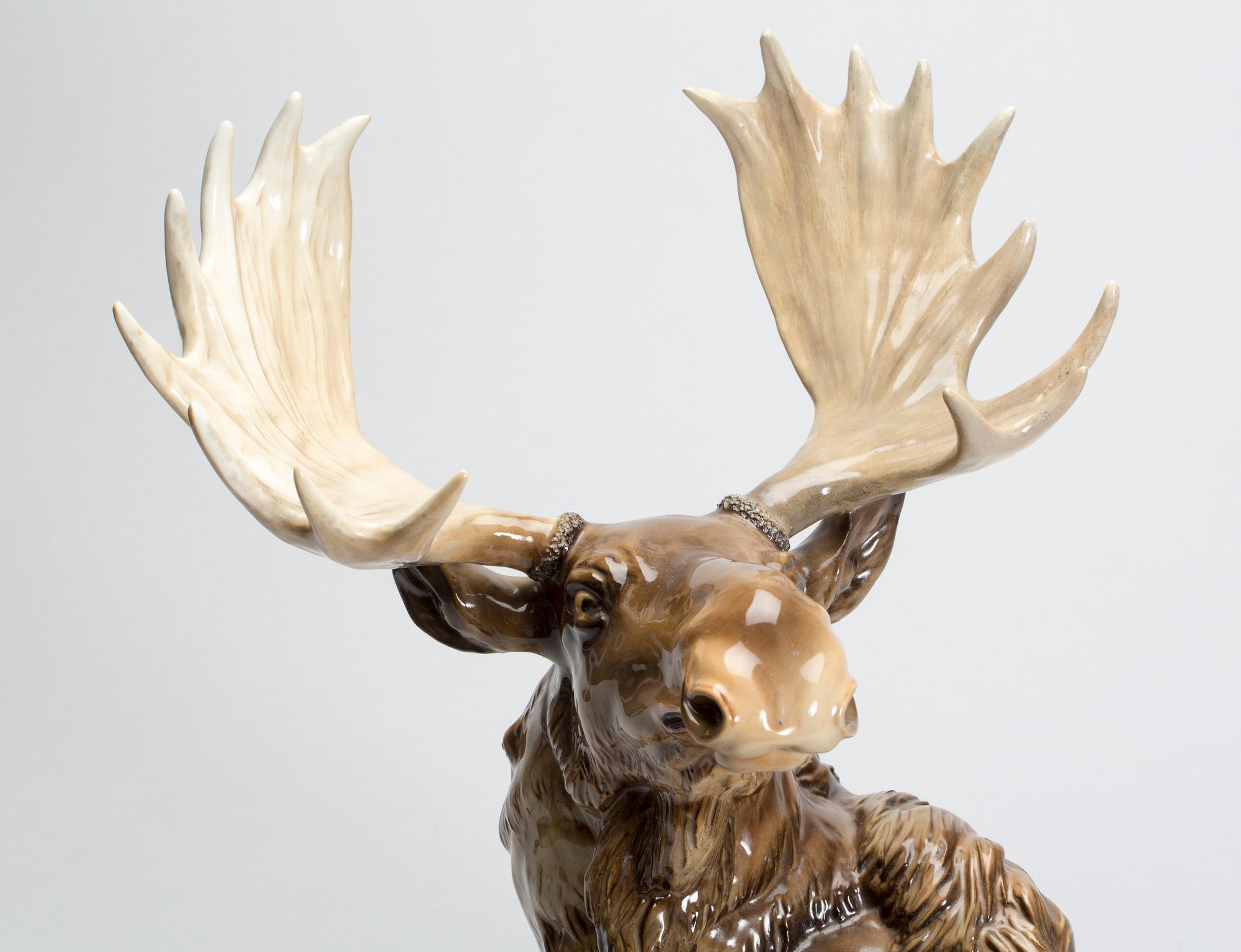 FIGURIN, porslin, etikettsmärkt Hutchenreuter. Karl Tutter.