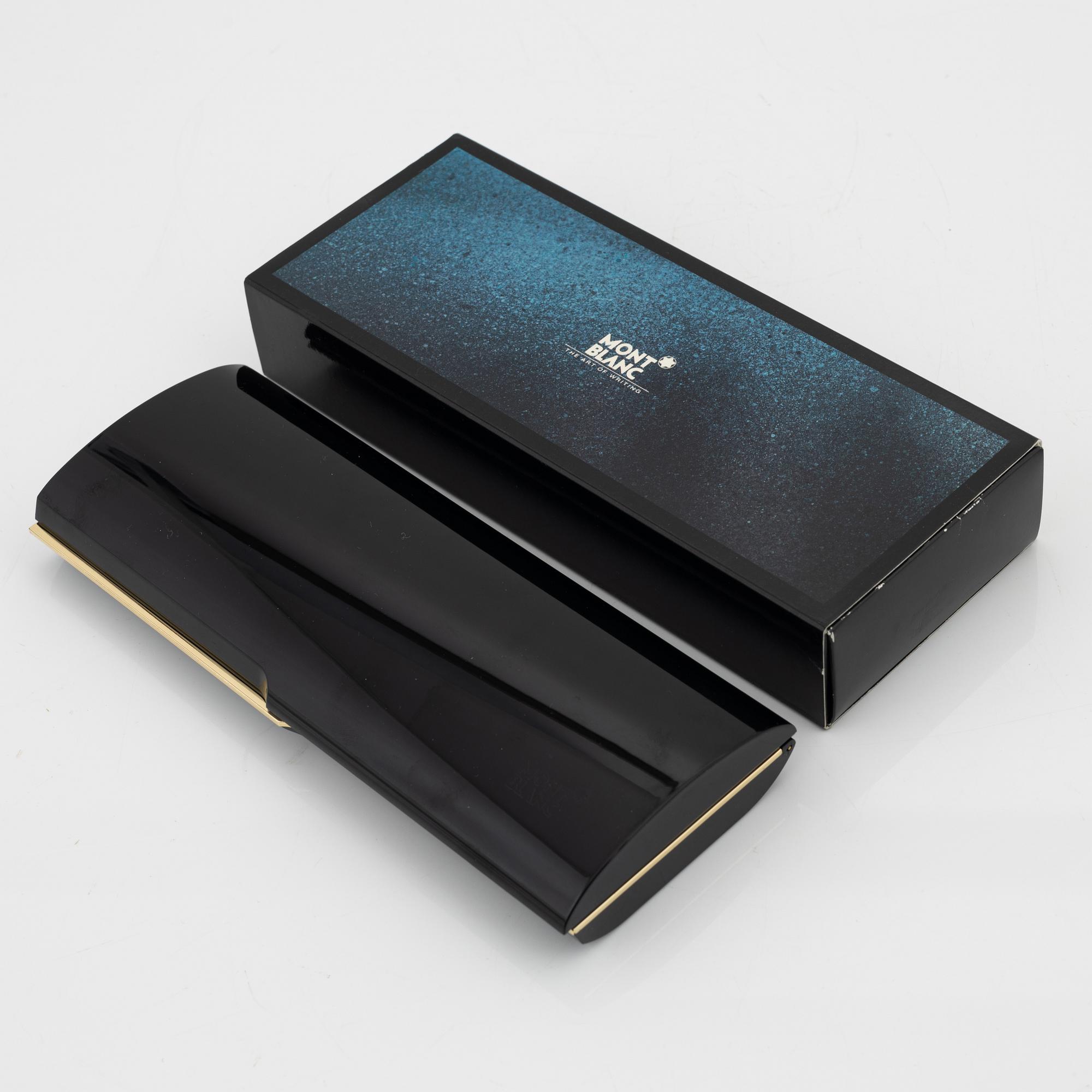 Montblanc, a 'Meisterstück Solitaire' ball point pen.