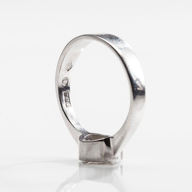 RING, 18K vitguld, gammalslipad diamant ca 0,90 ct. IMB Stockholm 1986. Vikt 3,3 g.