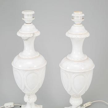 BORDSLAMPOR, ett par, alabaster, Italien, 1900-talets andra hälft.