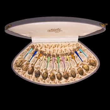 MOCCASKEDAR, 12 st, emalj och förgyllt sterlingsilver, Bergen, Norge. Vikt 91,6 g.