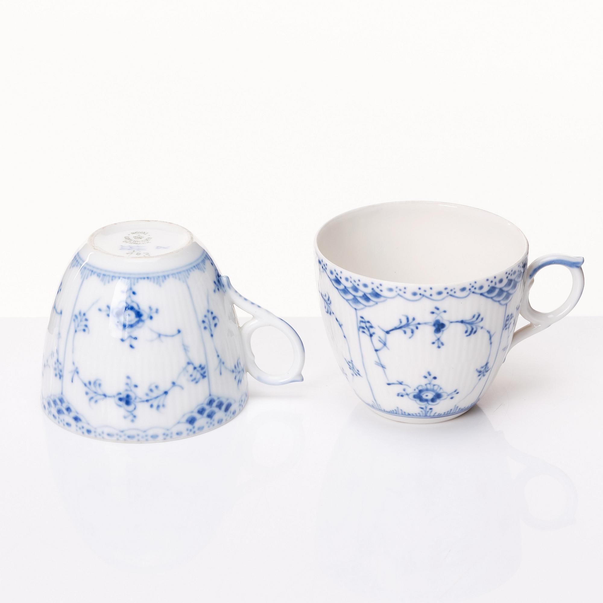 Royal Copenhagen, a 107 pieces 'Musselmalet' porcelain service, 20th century.