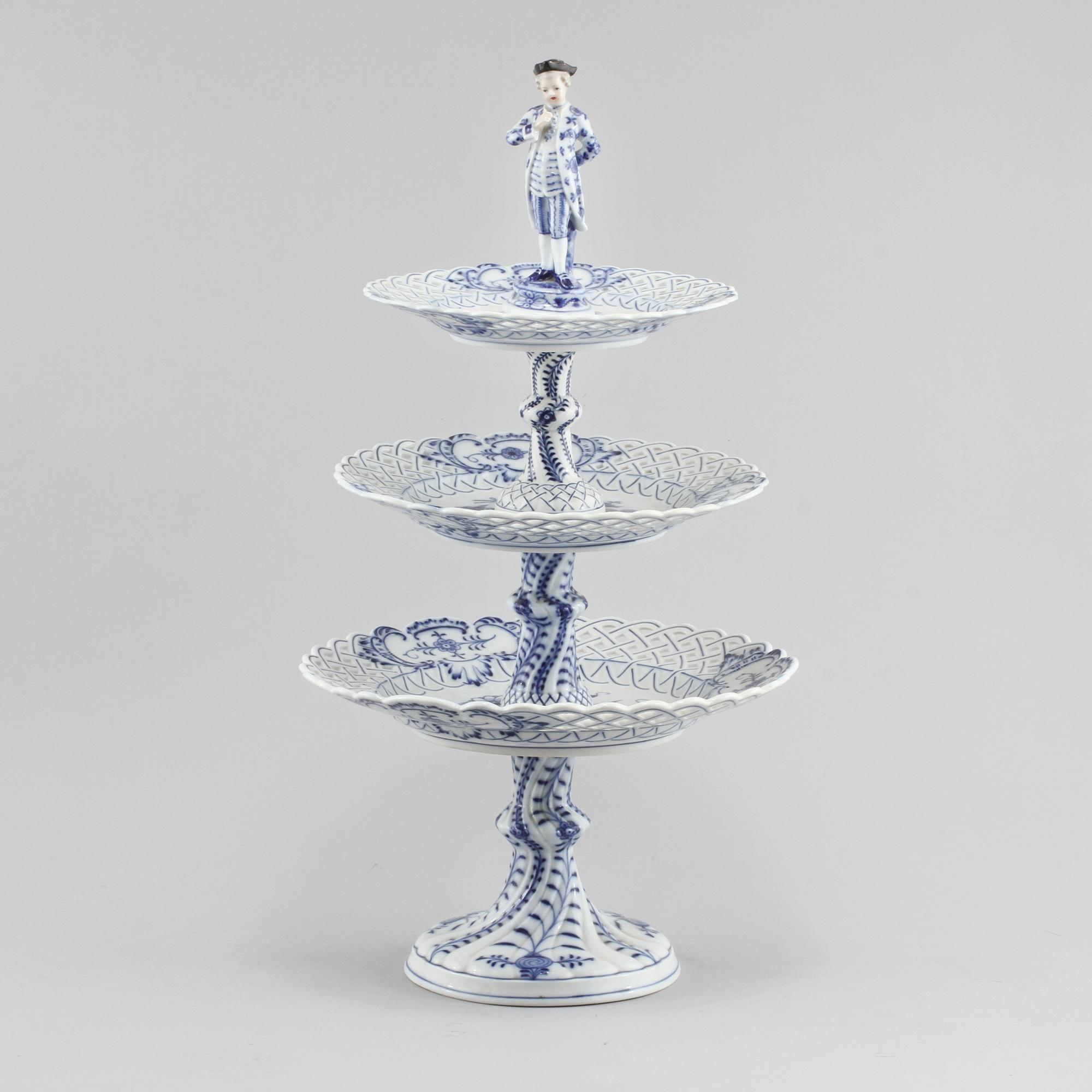 ETAGERE, SKÅL PÅ FOT samt FAT, porslin, Tyskland, 1900-talets mitt.