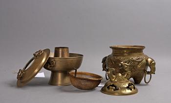 RÖKELSEKAR, 2 st, brons, Kina.