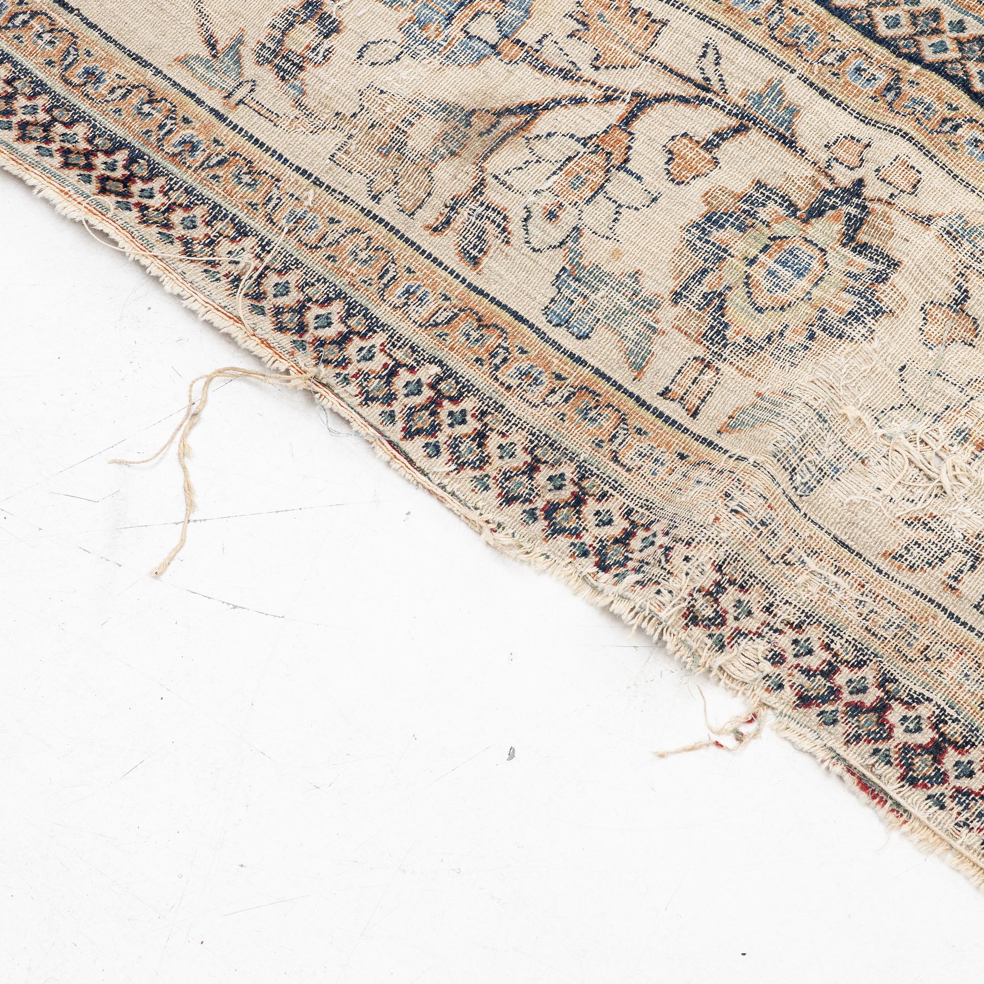 An antique Doroshk carpet, East Persian, c. 406 x 295 cm.