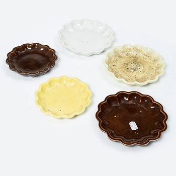 Wilhelm Kåge, four ceramic flower pots and 24 flowerpot saucers, 'Planta', Gustavsberg, 1940's/50's.