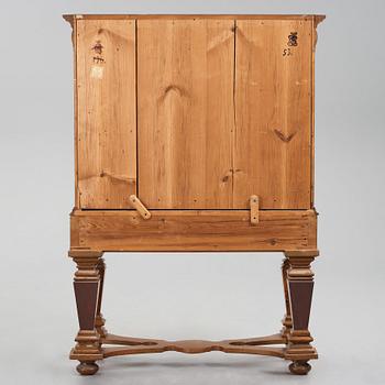 A English William and Mary (Baroque) secretaire.
