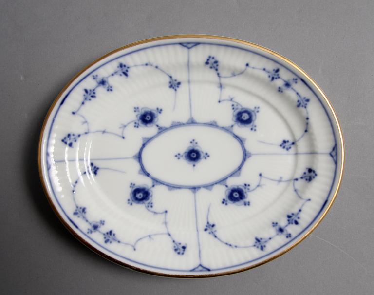 SERVISDELAR, ca 15 delar, porslin, Royal Copenhagen "Musselmalet".