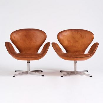 Arne Jacobsen, fåtöljer ett par, "Svanen", Fritz Hansen, 1960-tal.