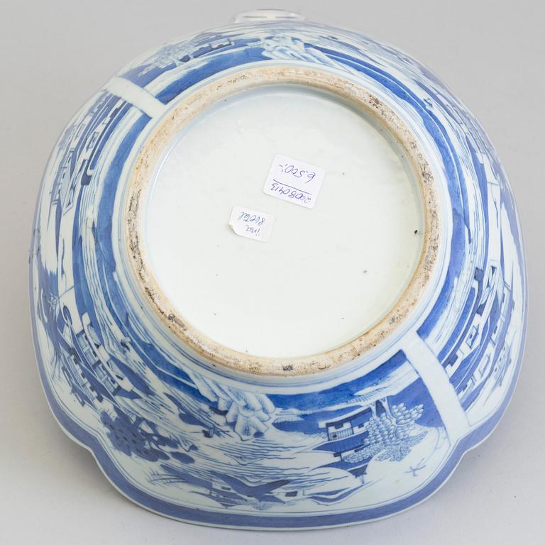 A Chinese blue and white porcelain bowl, Qing dynasty, Jiaqing, 18th century.