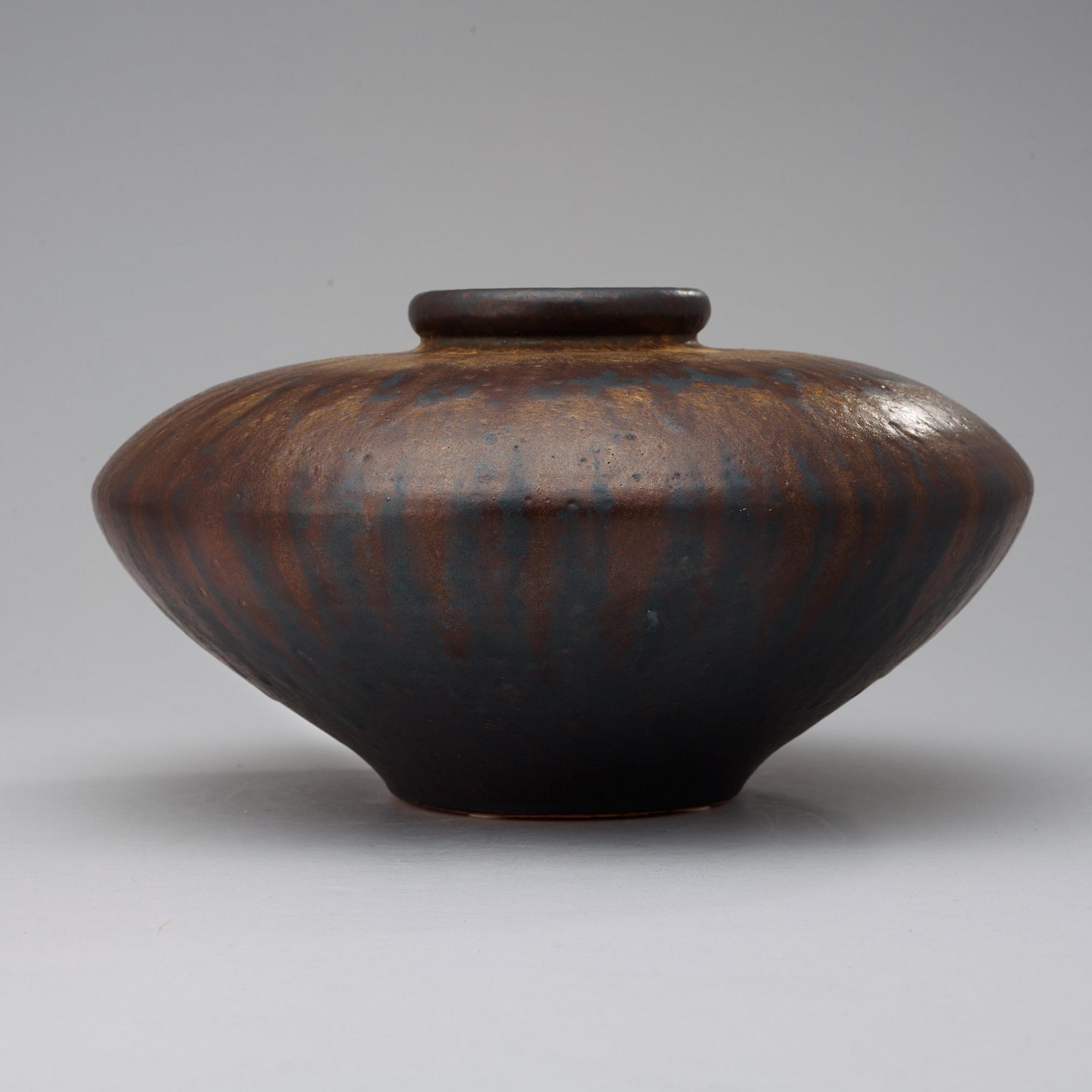 A Patrick Nordström stonware urn, Isle 1927.