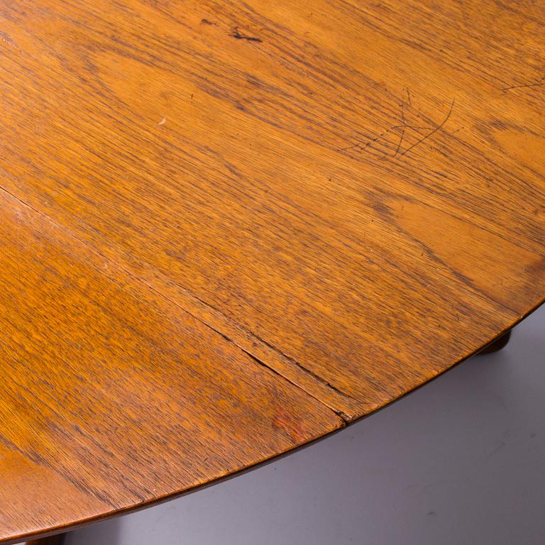 PETER HVIDT & ORLA MØLGAARD NIELSEN, a mid-20th-centurry dining table for France & Son, Denmark.