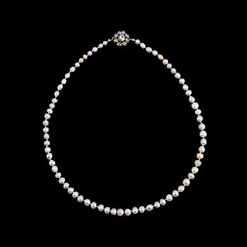 12. A PEARL NECKLACE, Oriental pearls 3,5 - 5 mm.