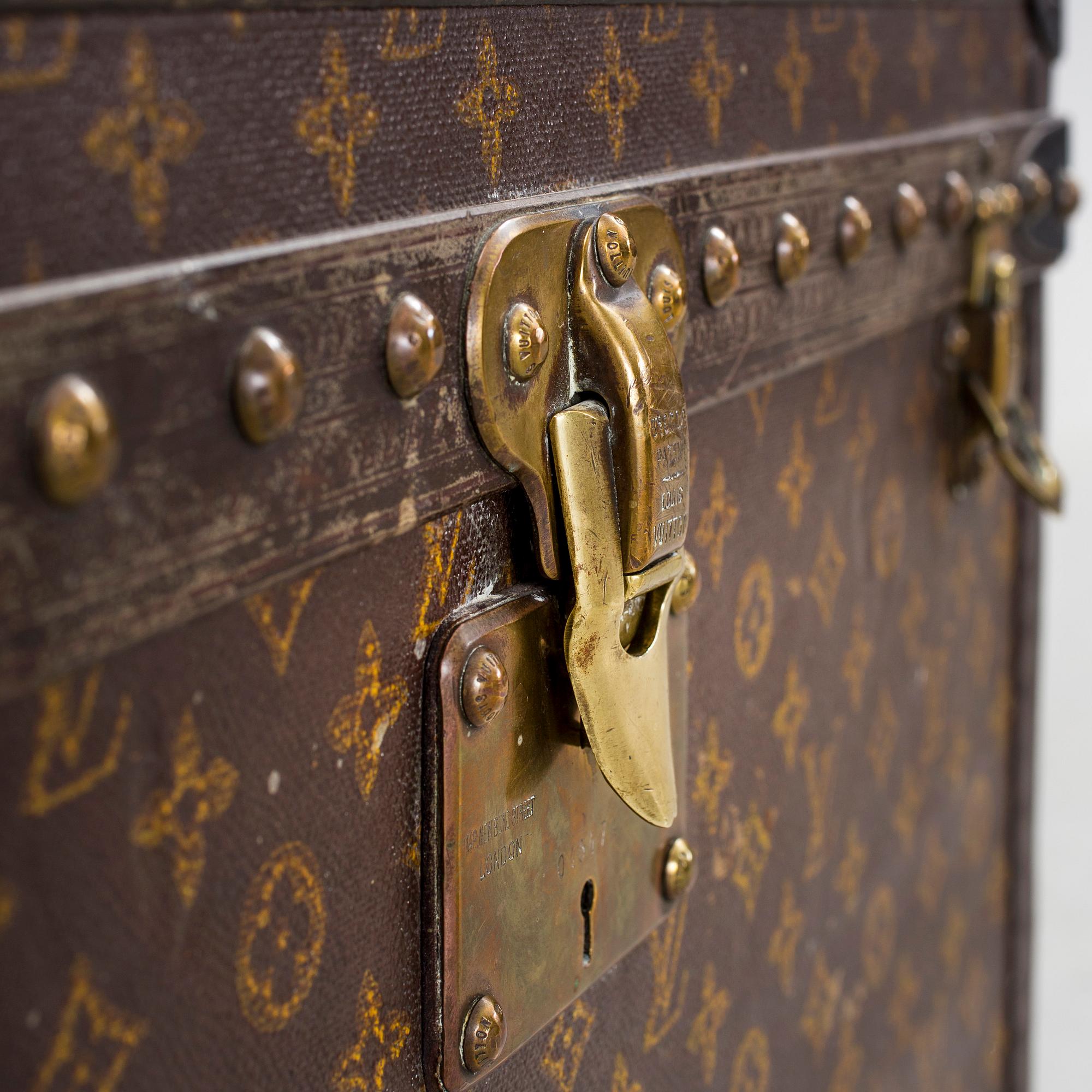 TRUNK Louis Vuitton.