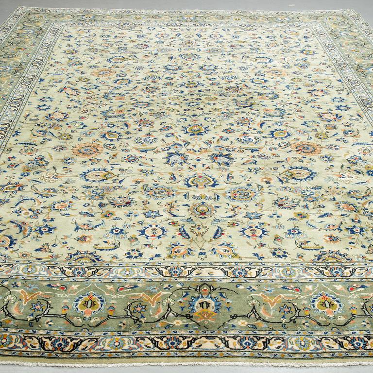A carpet Kashan, 400 x 297 cm.