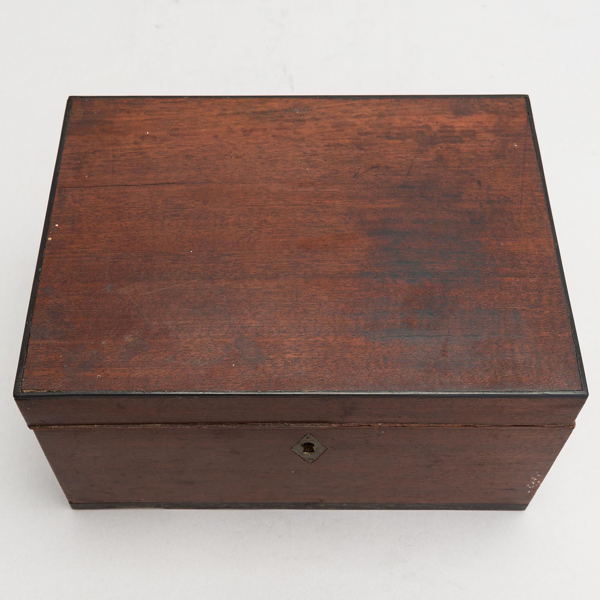 Läkemedelslåda, 1800-talets mitt.
