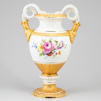 A Meissen decorative porcelaine vase.