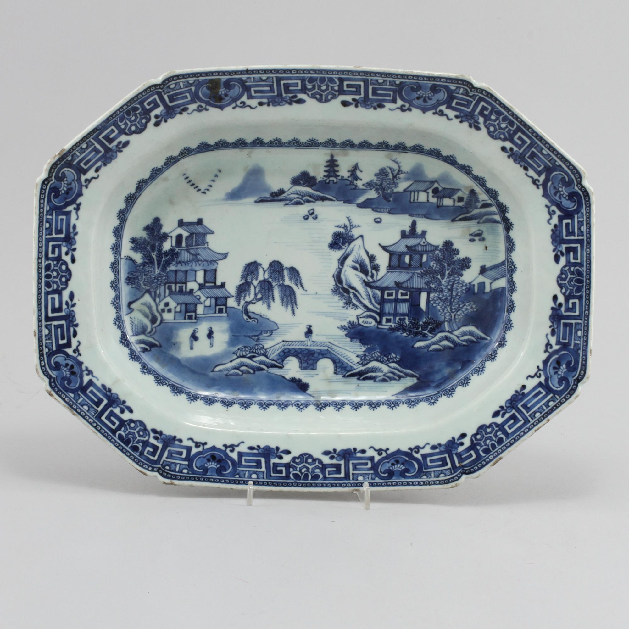 TERRINFAT, porslin, Kina, 1700-tal.