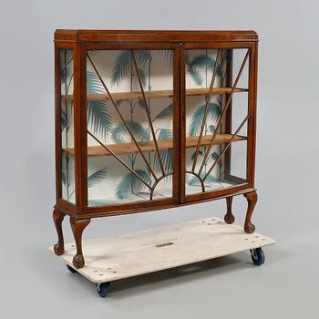 VITRINSKÅP, 1900-talets första hälft.