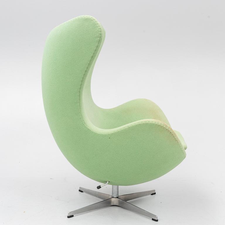 Arne Jacobsen, a swivel easy chair, 'The Egg', Fritz Hansen 1992.