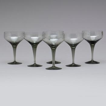 CHAMPAGNEKUPOR, glas, 6 st. "Grå Rhapsody", Sven Palmqvist, Orrefors, 1950-tal.